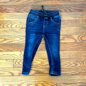 Car and jack size 18m jeans.